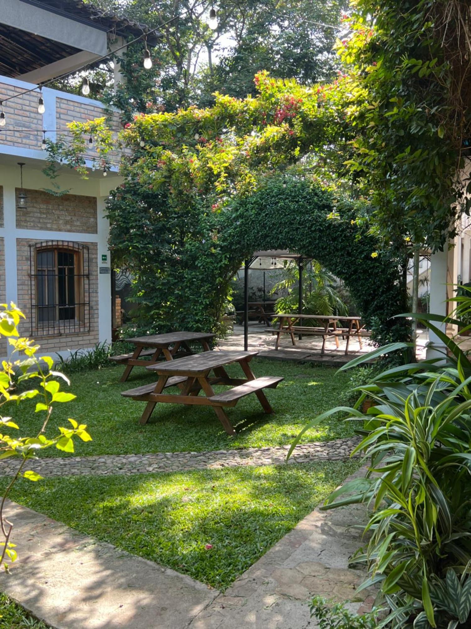Jardin Cafe Hotel & Restaurant Грасиас Екстериор снимка