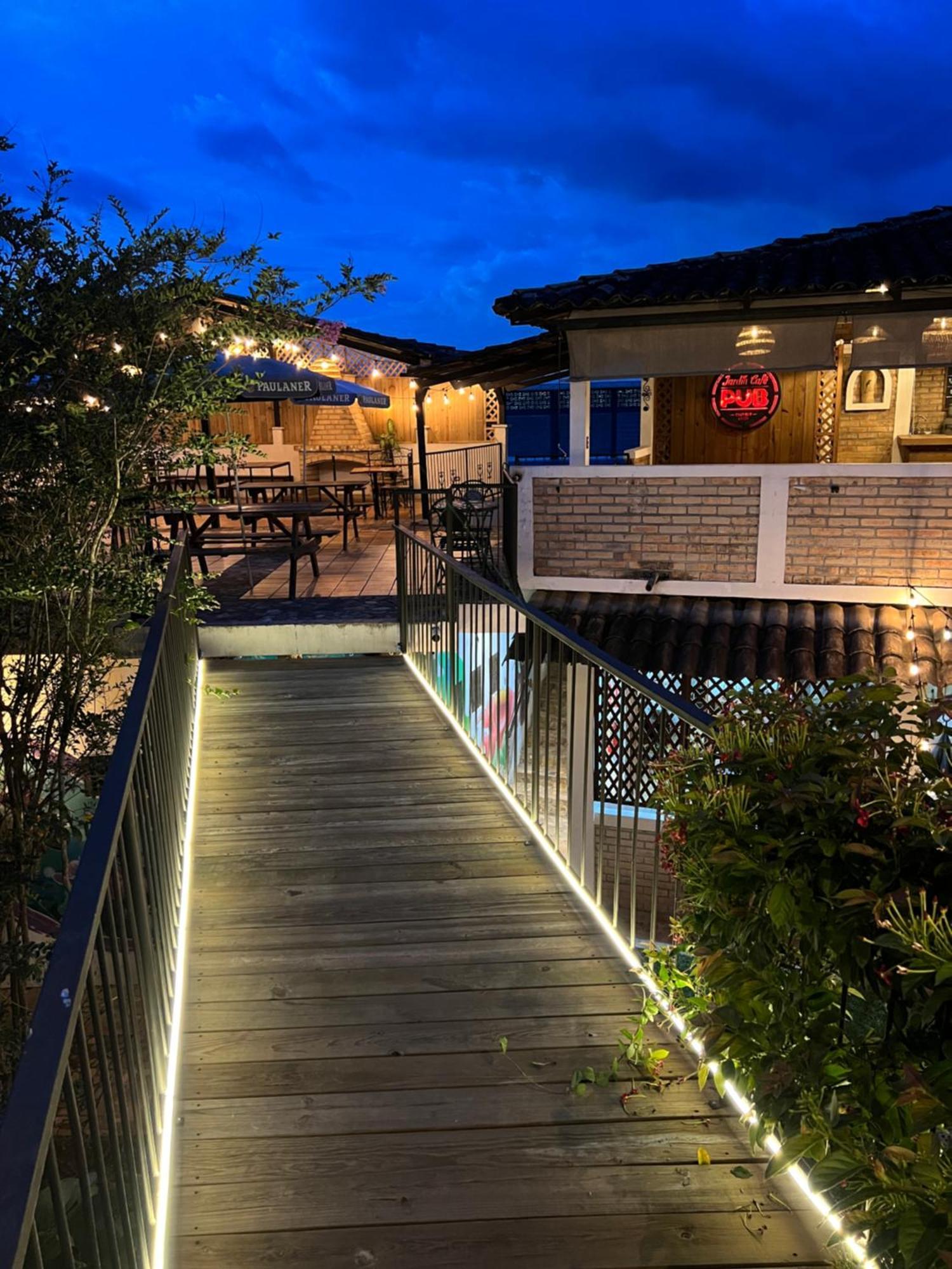 Jardin Cafe Hotel & Restaurant Грасиас Екстериор снимка